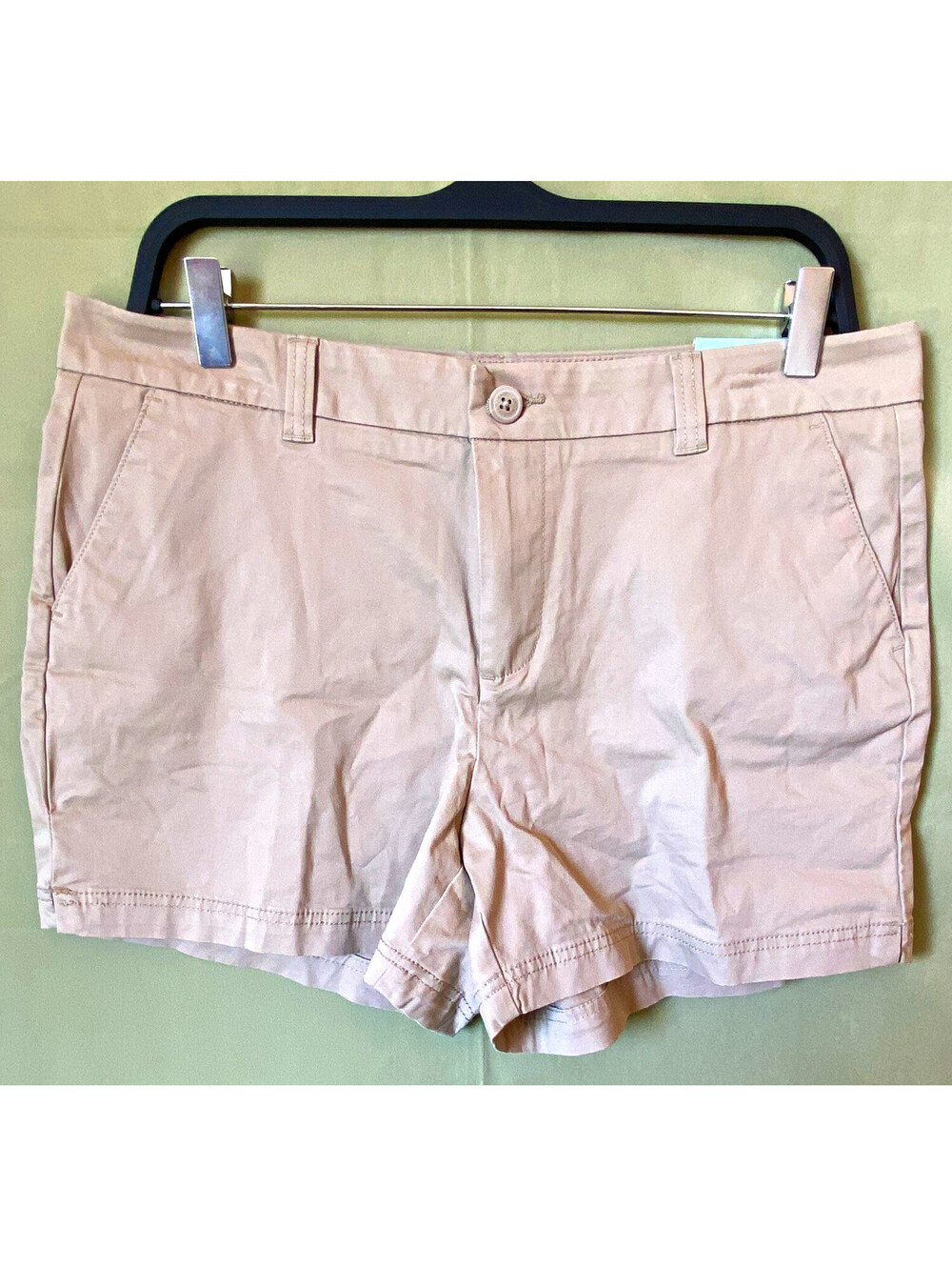 Magellan Outdoors Happy Camper Women's Chino Shorts Size 12 Silver Mink Pockets